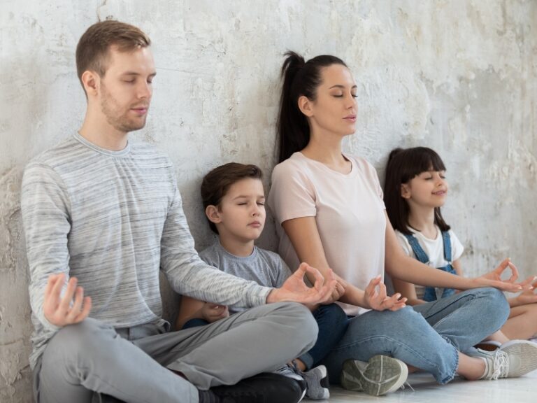 Des moments de calme dans la tempête : Pratiquer la pleine conscience en famille