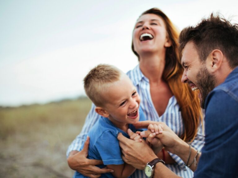 Des rires aux éclats : Retrouver notre propre joie d’enfant